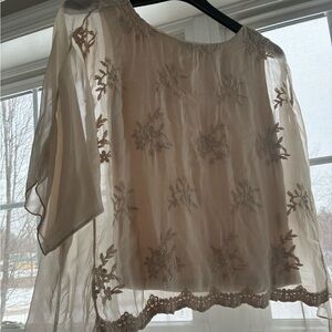 Elegant Cream Floral Embroidered Women's Top MADE IN ITALY. Absolutely stunning